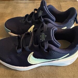 NWOT Boys Nike shoes size 12
